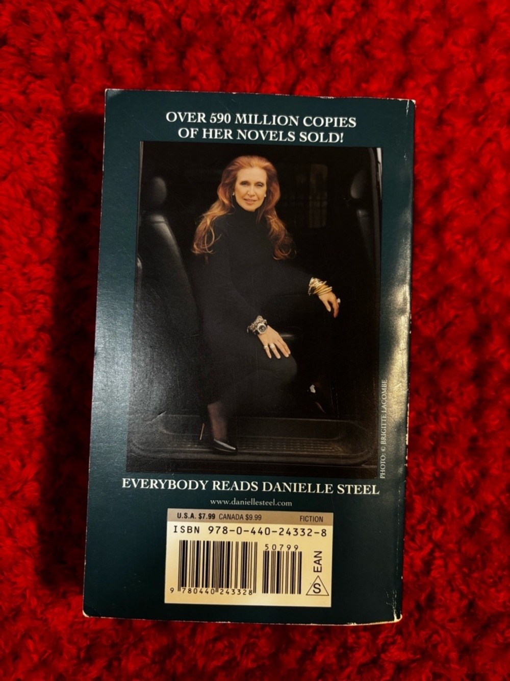 Danielle Steel Romance Bundle - 3 Paperback Novels 📚💋 - Picture 2 of 8